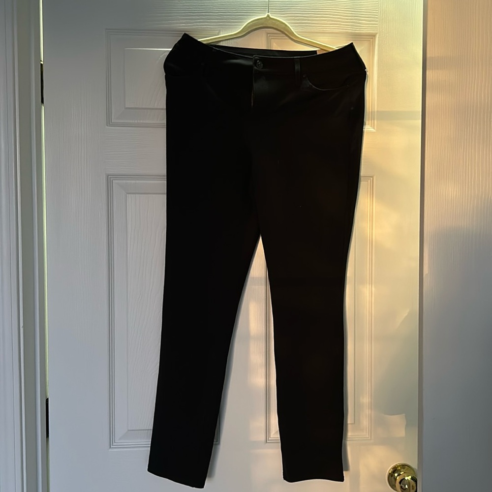 New with tags Chico slim leg 4P US/ 0P Chico's Ponte5 pocket slim leg pants